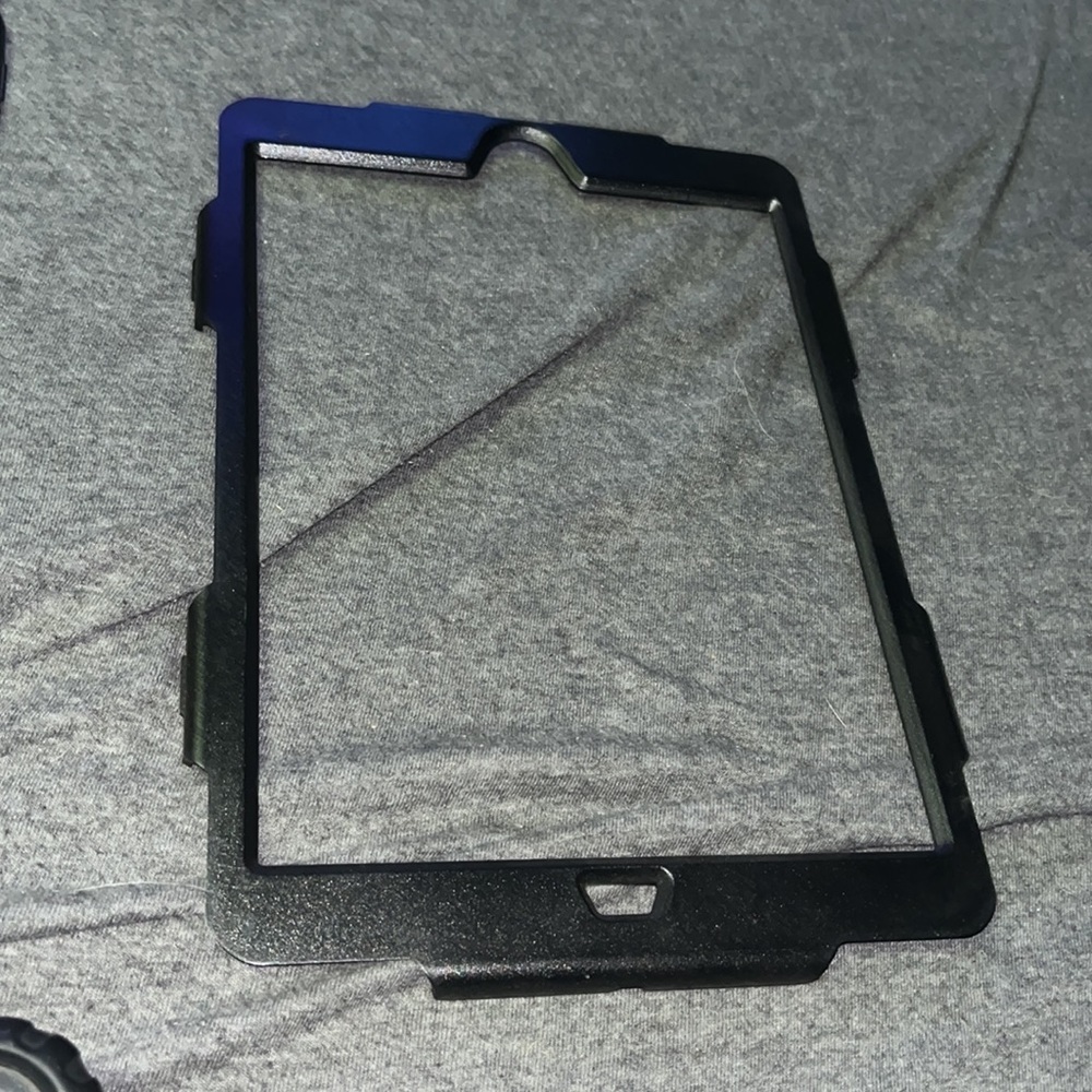!SOLD! Apple iPad 8th Generation 32GB Wi-Fi + Cellular Capability - Picture 4 of 5